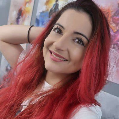 anniefuchsia|Annie Fuchsia (@AnnieFuchsia) .